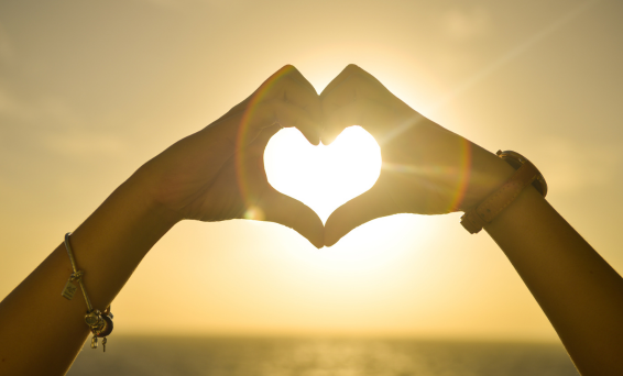 Heart hands 566x342