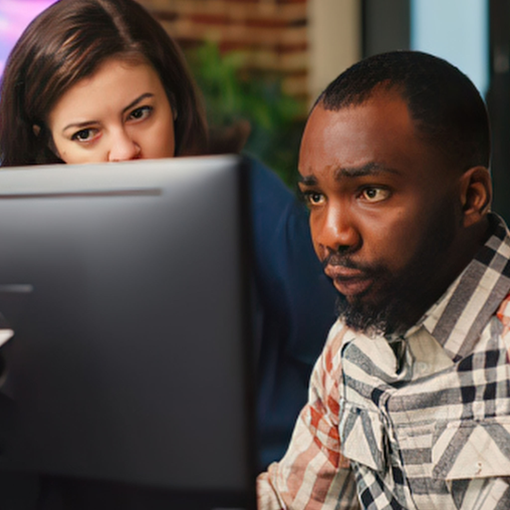 Subscriptions Man and woman looking at computer screen 1
