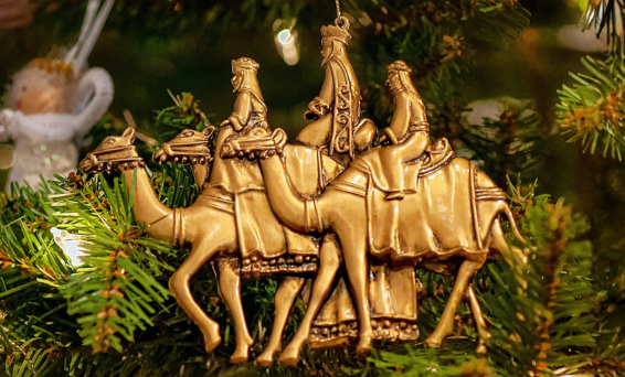 Epiphany ornament more right 566x342