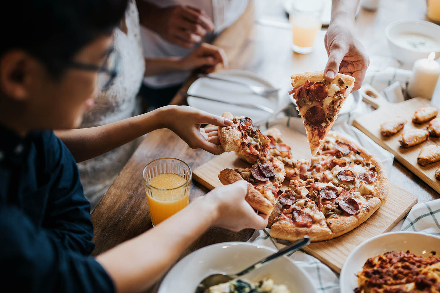 People sharing pizza