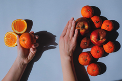 Selecting good oranges 250px