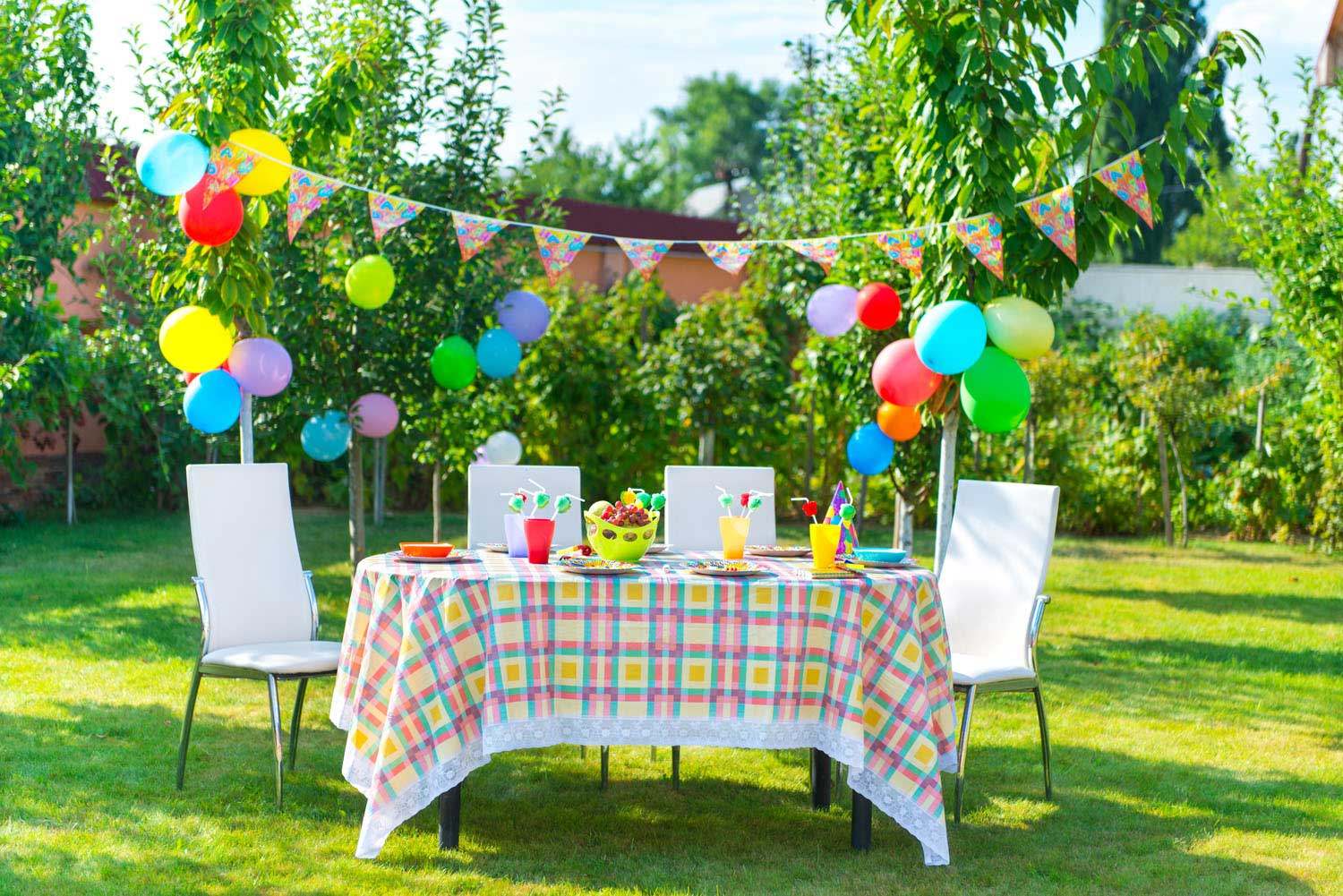 Summer birthday table 1500px