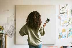 Woman painter with blank canvas 250px